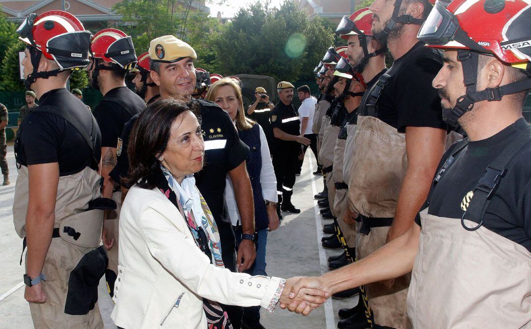 La Ministra de Defensa, Margarita Robles, y el president Ximo Puig,visitan el Puesto de Mando en Orihuela