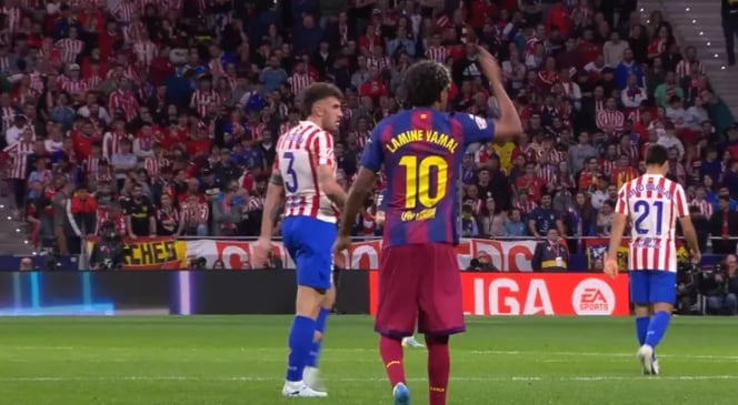 El enfado de Lamine Yamal durante el Atlético-Barcelona / Imagen Dazn
