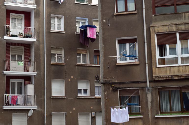 Fachada de un bloque de edificios en Bizkaia