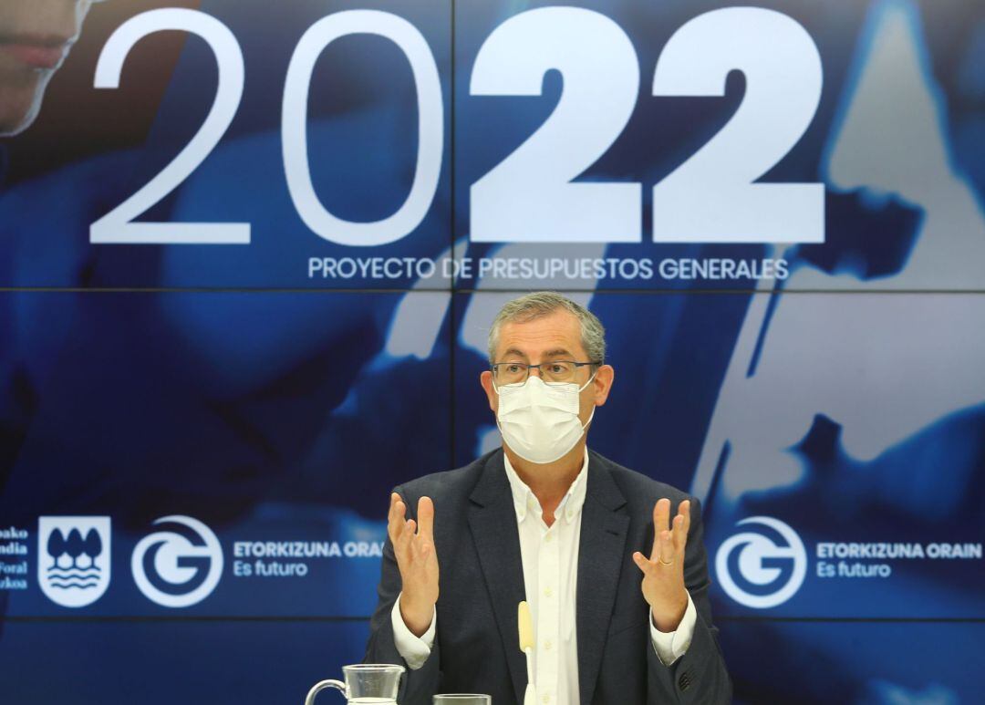 El diputado general de Gipuzkoa, Markel Olano, este vienes en la presentación del proyecto de presupuestos del territorio para 2022