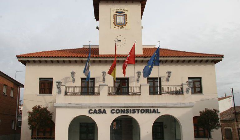 Fachada de la casa consistorial de Sevilla la Nueva