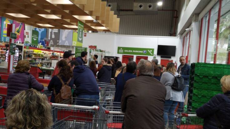 Álvaro González: "Los supermercados no van a cerrar, ni va a haber desabastecimiento"
