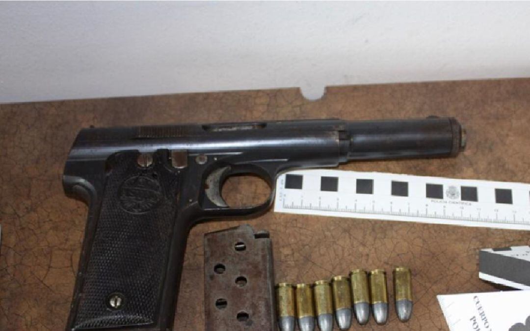 Imagen de las pistolas intervenidas