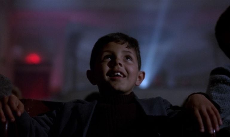 Totó, en una escena de la película &#039;Cinema Paradiso&#039;