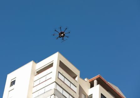 Primer vuelo de un dron en entorno urbano controlado por la red 5G