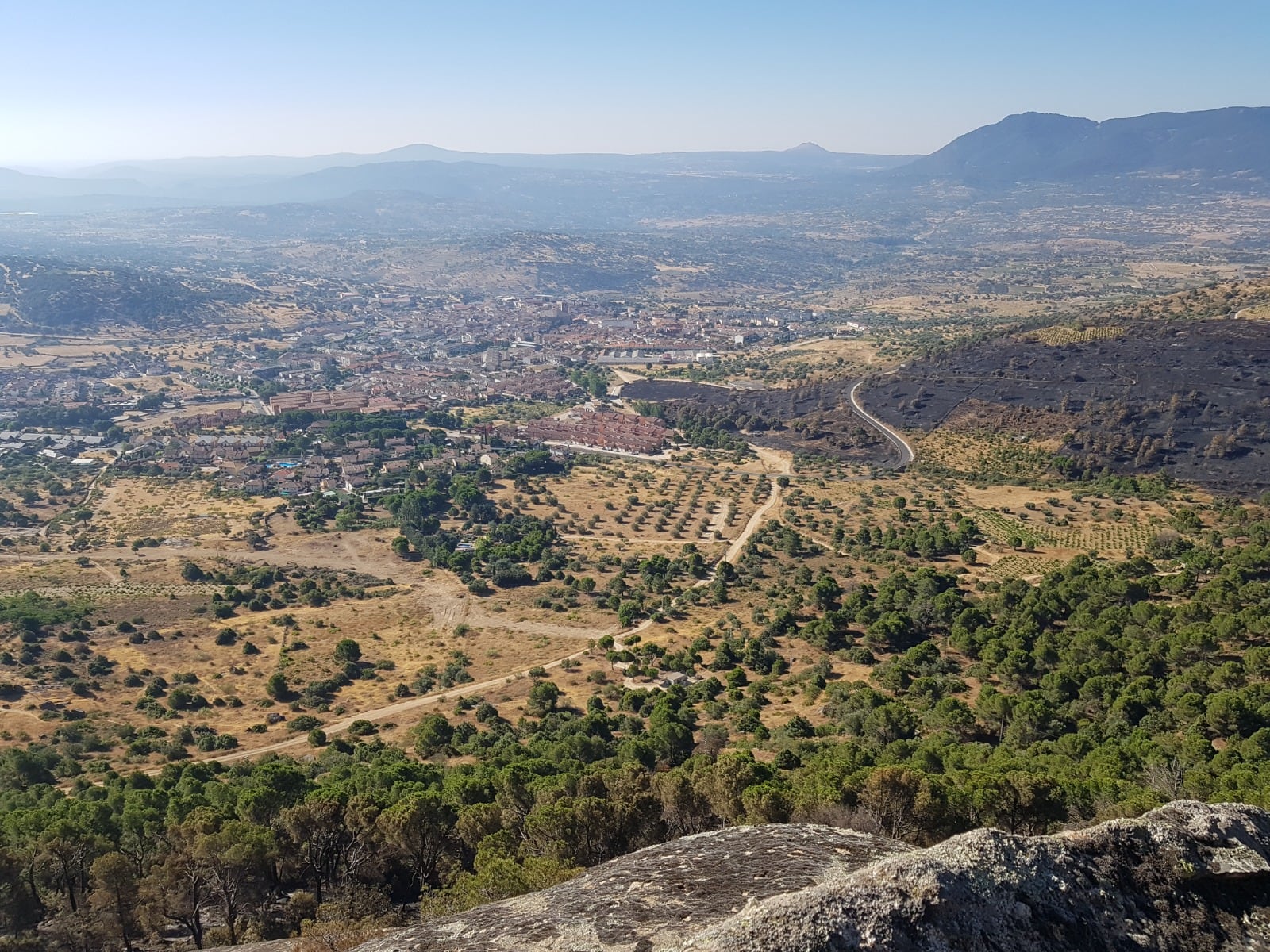 Vista panorámica de Cebreros, donde se puede apreciar el punto de inicio del fuego