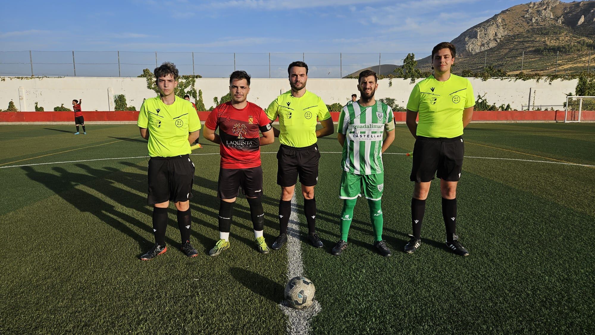 Trío arbitral y capitanes de los dos equipos, Jódar y Castellar