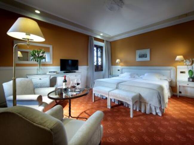 Detalle de la habitación del Hotel Alhambra Palace