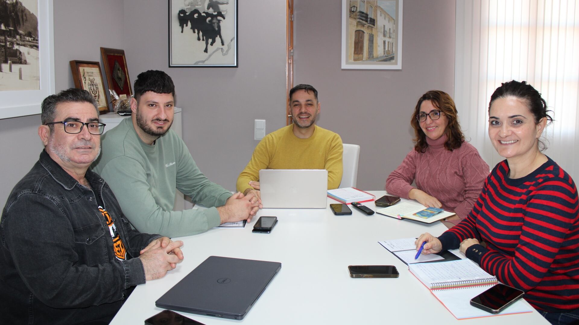 Las becas destinadas a jóvenes del municipio que han realizado estudios oficiales fuera de Ondara