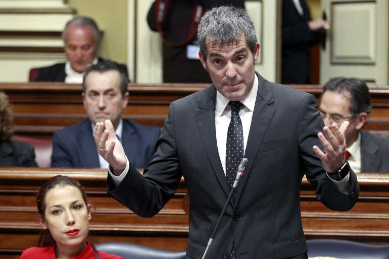 El presidente del Gobierno de Canarias, Fernando Clavijo en el Parlamento.