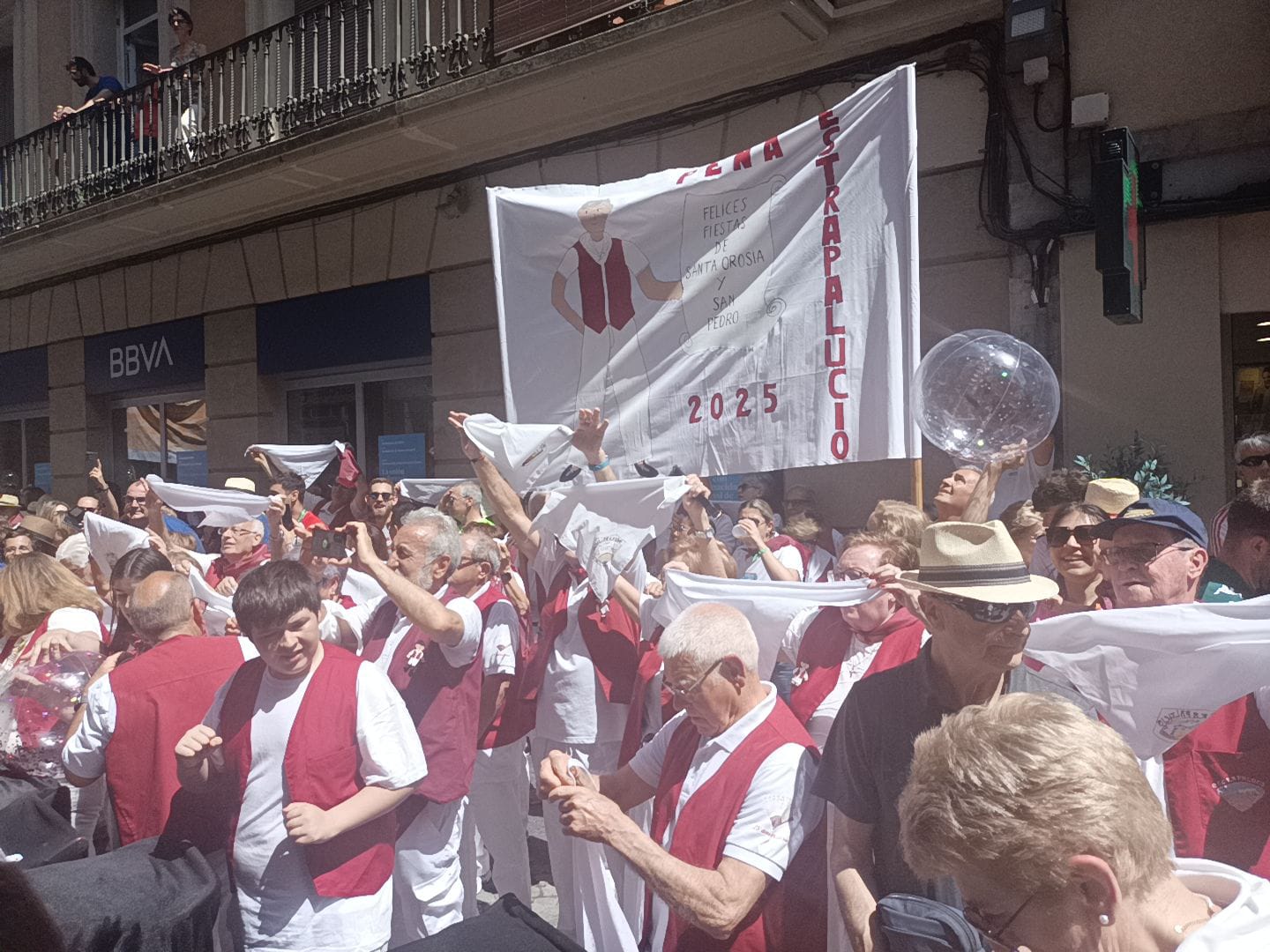 Peña Estrapalucio en el pregón de las Fiestas de Jaca 2025