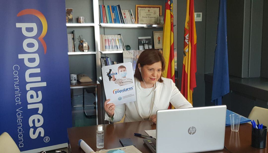 La presidenta del PP Isabel Bonig en la rueda de prensa de presentación del Plan Activa Comunitat Valenciana