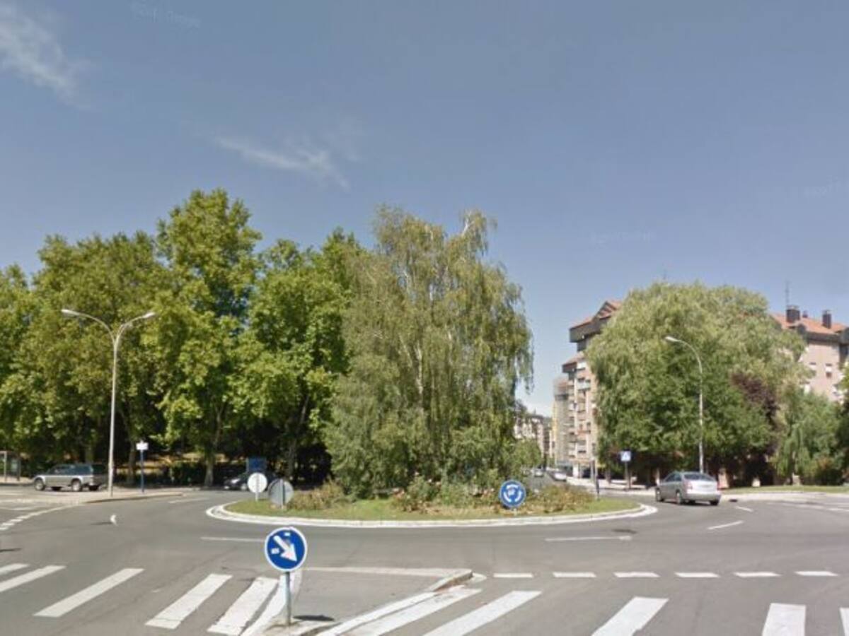 Investigan a un conductor que intentó atropellar a agentes en Vitoria