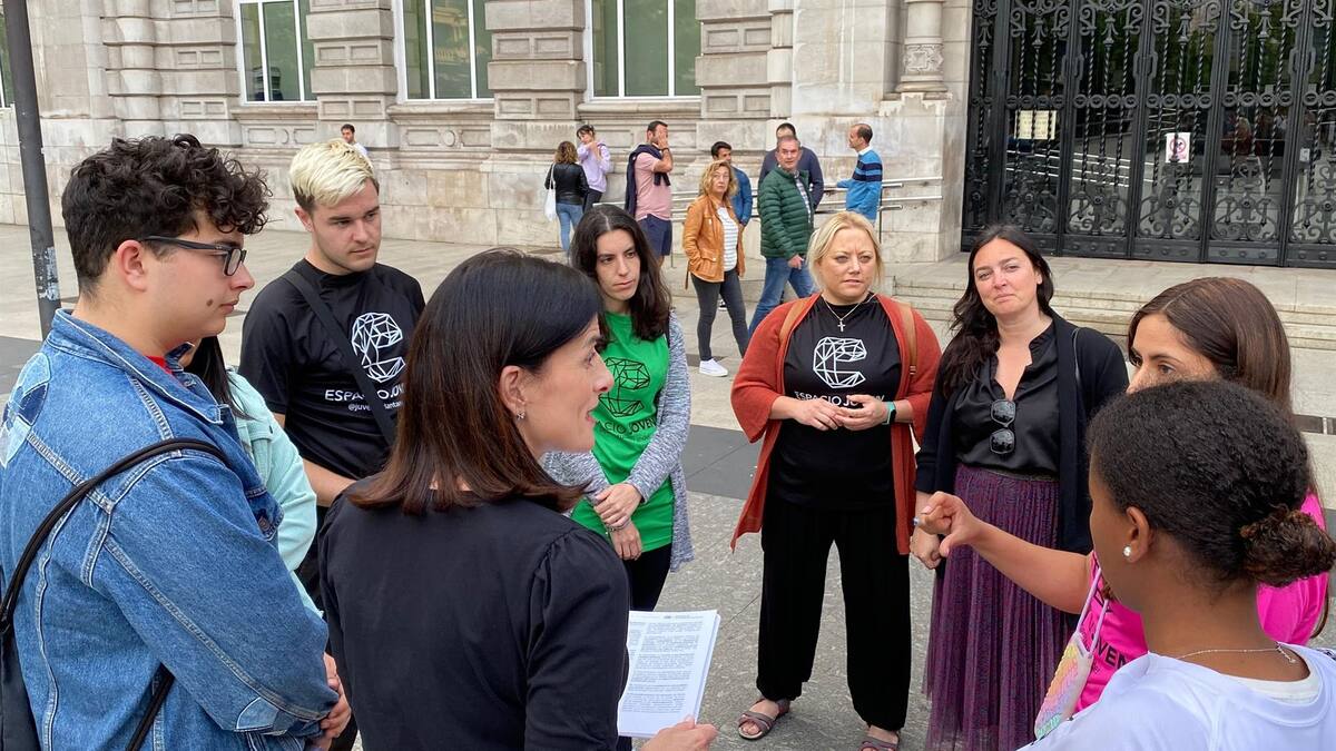 Gema Igual ofrece ayudas de 300 euros mensuales durante medio año a los jóvenes que retornen a Santander