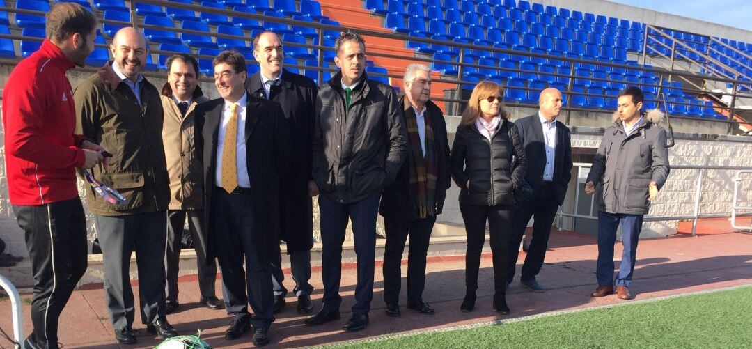 Visita del vicepresidente de la Comunidad de Madrid, Pedro Rollán, al campo de fútbol de Alalpardo