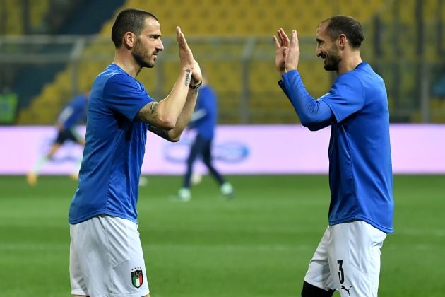 Bonucci y Chiellini en un calentamiento con Italia