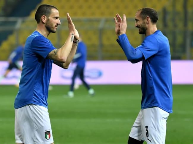 Bonucci y Chiellini en un calentamiento con Italia
