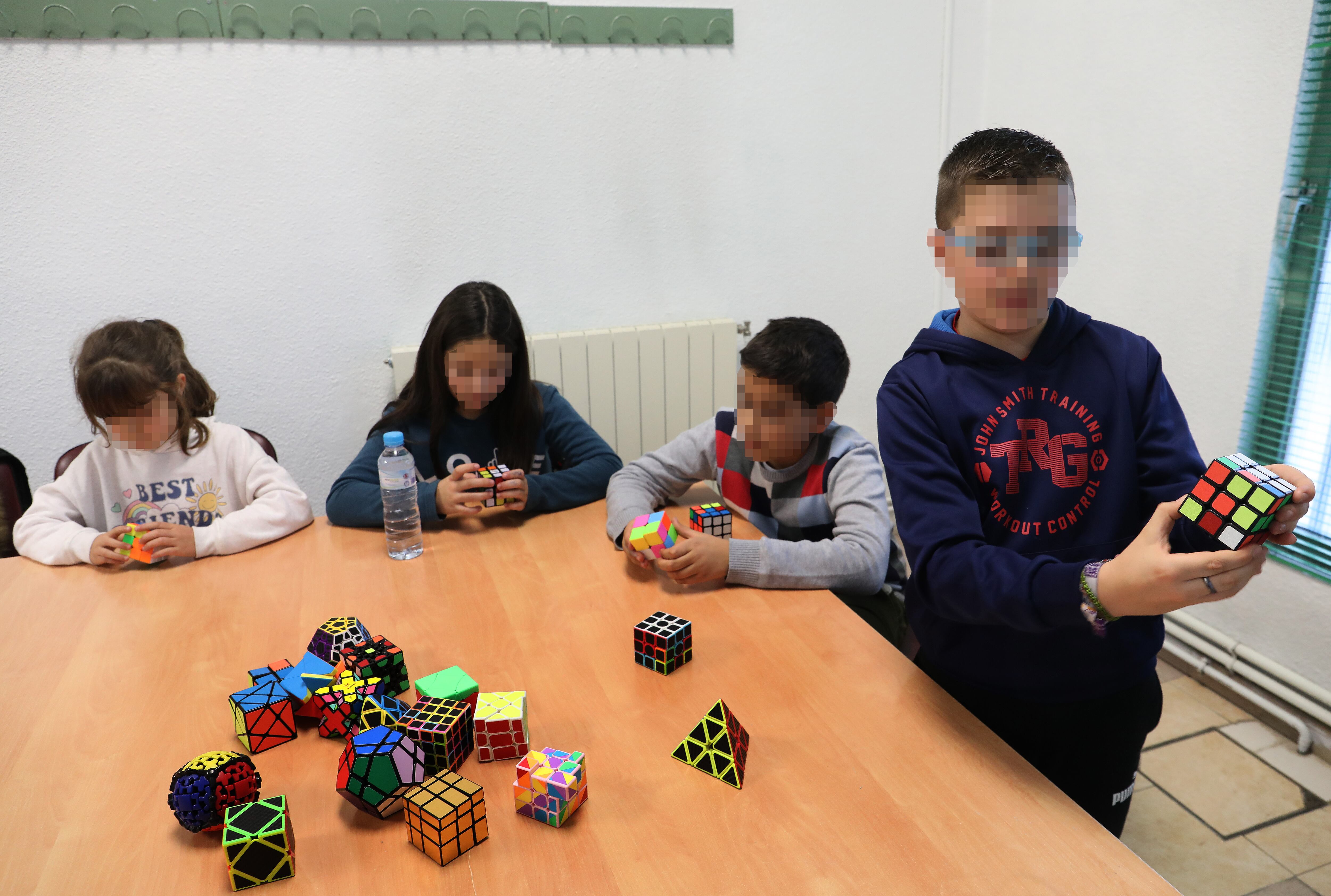 Niños con altas capacidadesActividad de cubo de Rubik para niños y jóvnes cobn altas capacidades