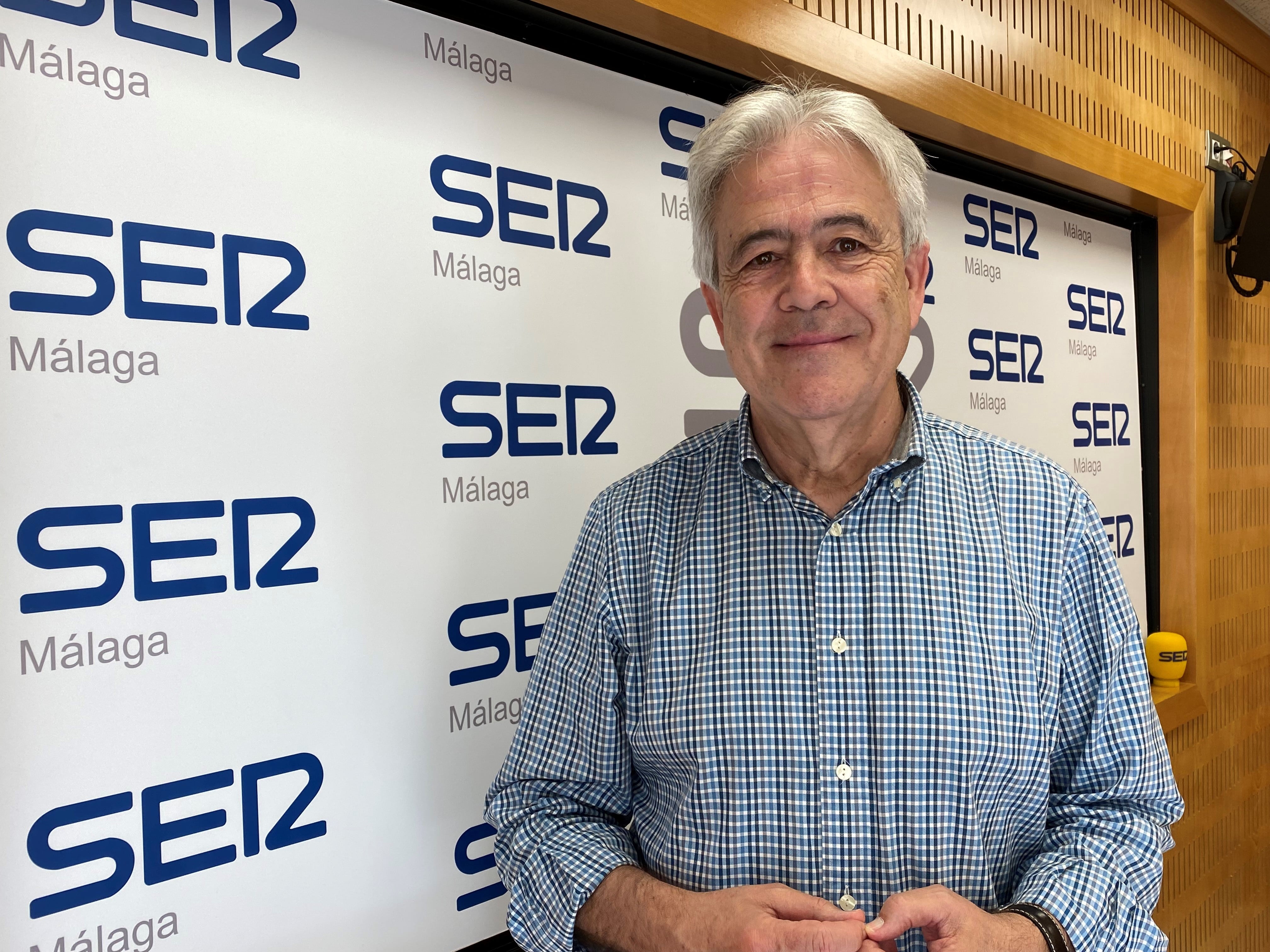 El oncólogo Emilio Alba en los estudios de Ser Málaga