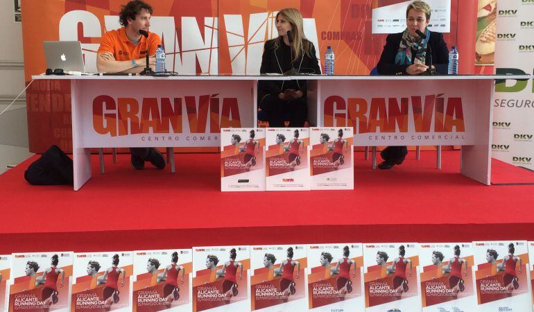 La concejala de deportes, Eva Montesinos, ha acudido a la presentación del evento.