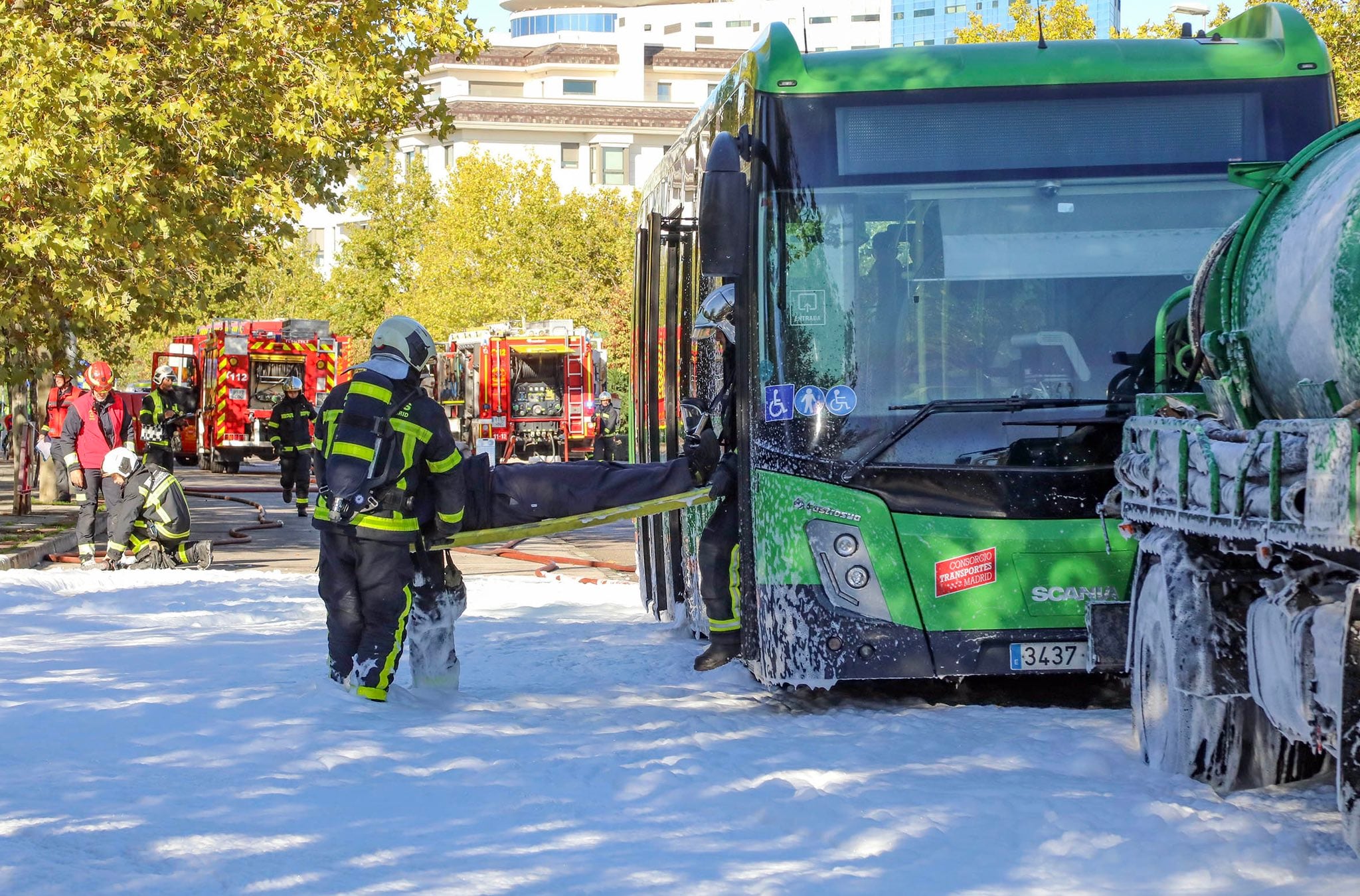 La colisión de un camión cisterna con un autobús en Alcobendas, simulacro del plan de emergencias municipal