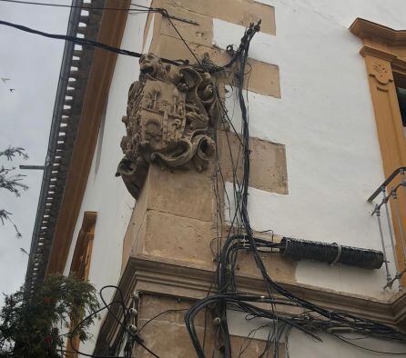 El cableado aéreo en el laberinto de las ciudades.