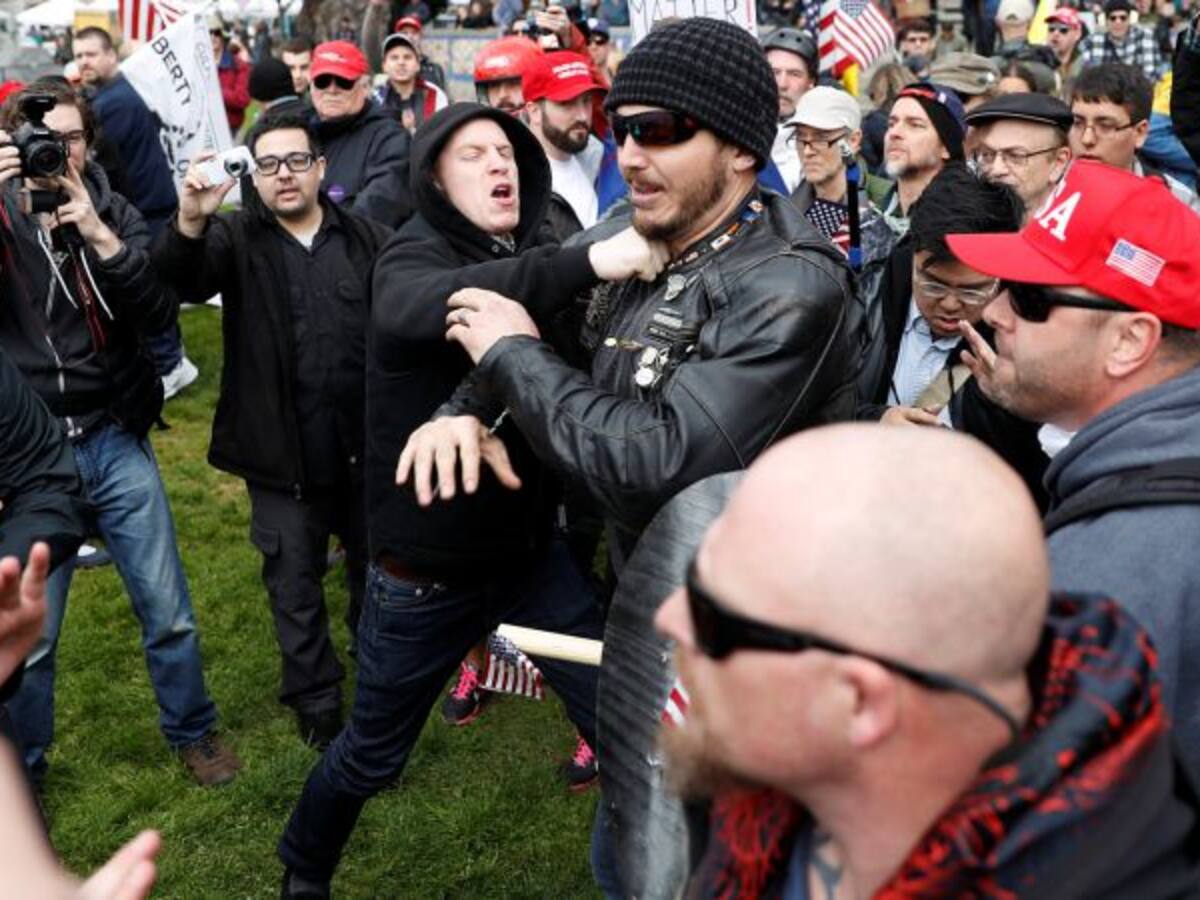Cientos de simpatizantes de Trump le expresan su apoyo con marchas en EEUU