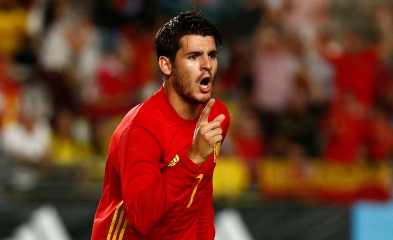 Álvaro Morata celebra un gol con España 