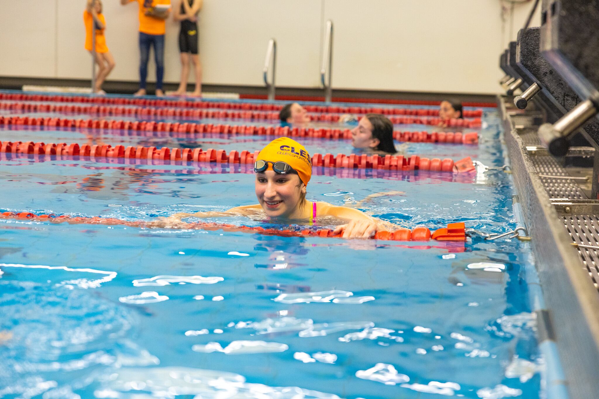 Un trofeu de natació a les piscines comunals d'Escaldes-Engordany. Fins divendres seran refugi climàtic davant l'onada de calor.