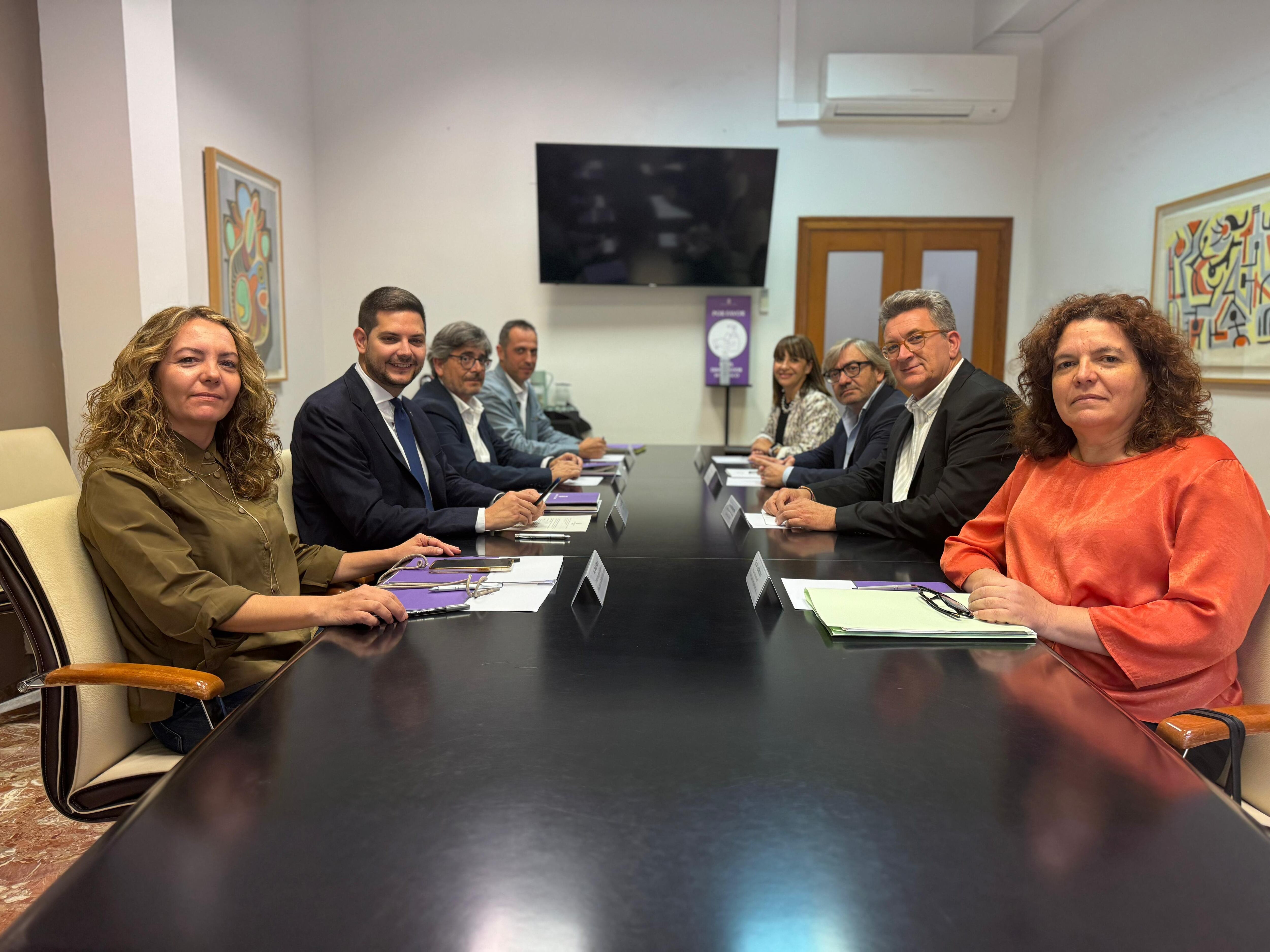 Reunión entre el conseller de Infraestructuras y Territorio, Vicente Martínez, y el alcalde de Gandia, José Manuel Prieto