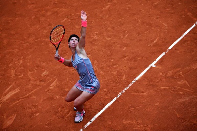 PARIS, FRANCE - MAY 29: Carla Suarez Navarro of Spain serves during her women's singles match against Flavia Pennetta of Italy on day six of the 2015 French Open at Roland Garros on May 29, 2015 in Paris, France. (Photo by Dan Istitene/Getty Images)
