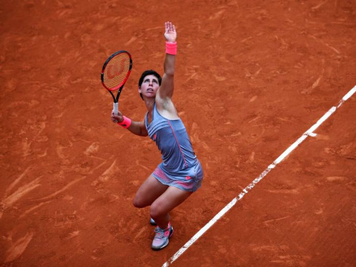Carla Suárez desafina con el saque y cae eliminada Roland Garros