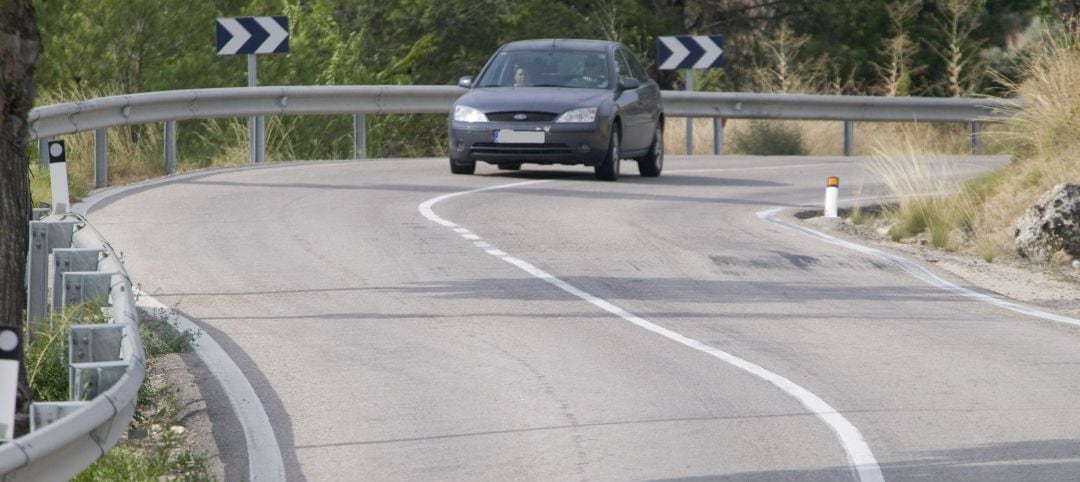 Carretera secundaria en la provincia de Jaén.