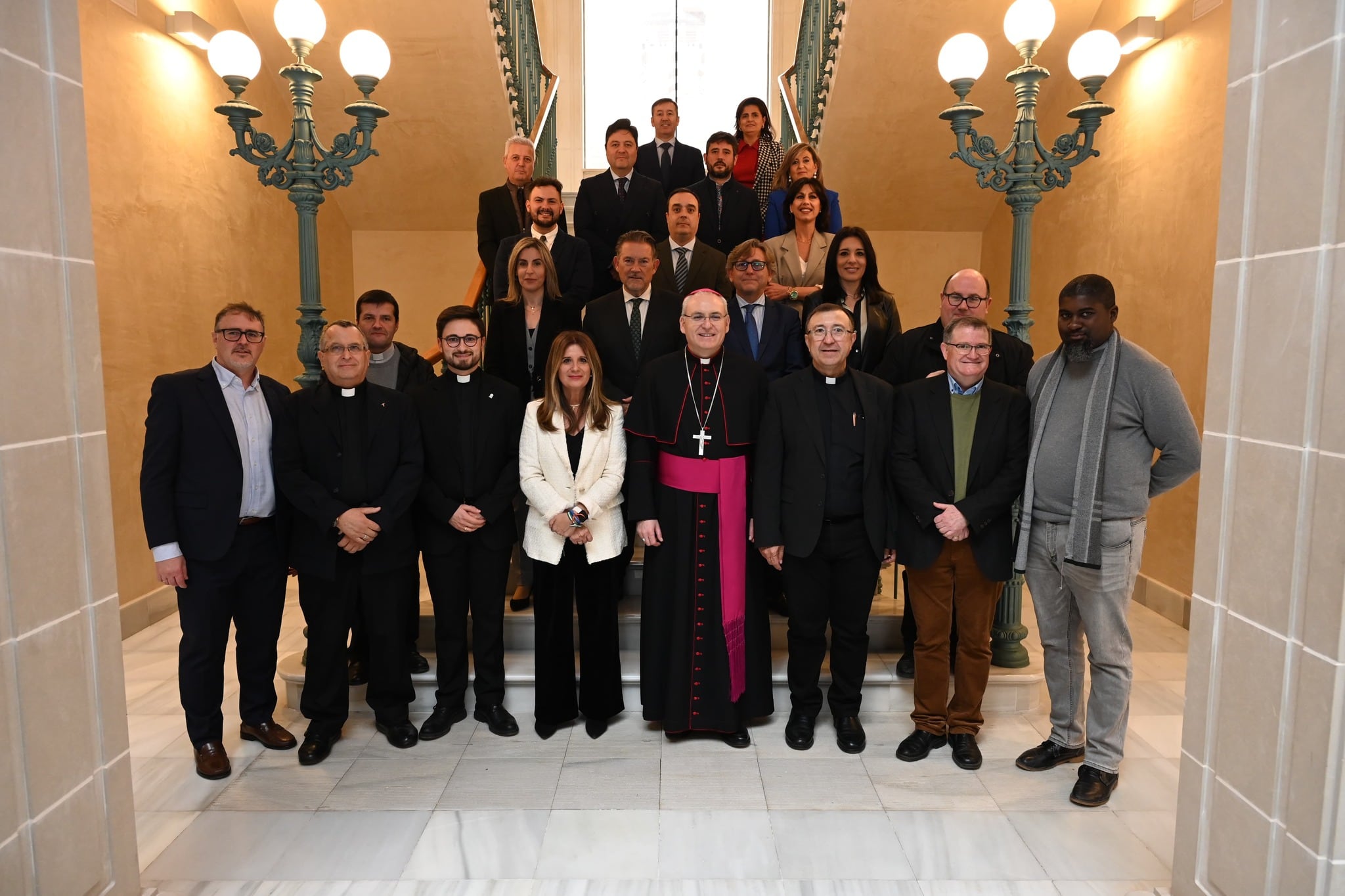 Visita del Obispo de Jaén al Ayuntamiento de Linares.