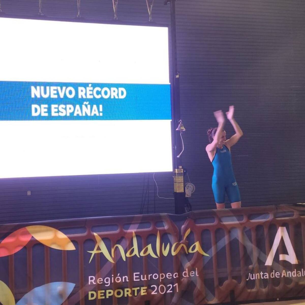 Lola Martínez bate con el Jerez Natación Máster el récord nacional en 50m espalda en su categoría