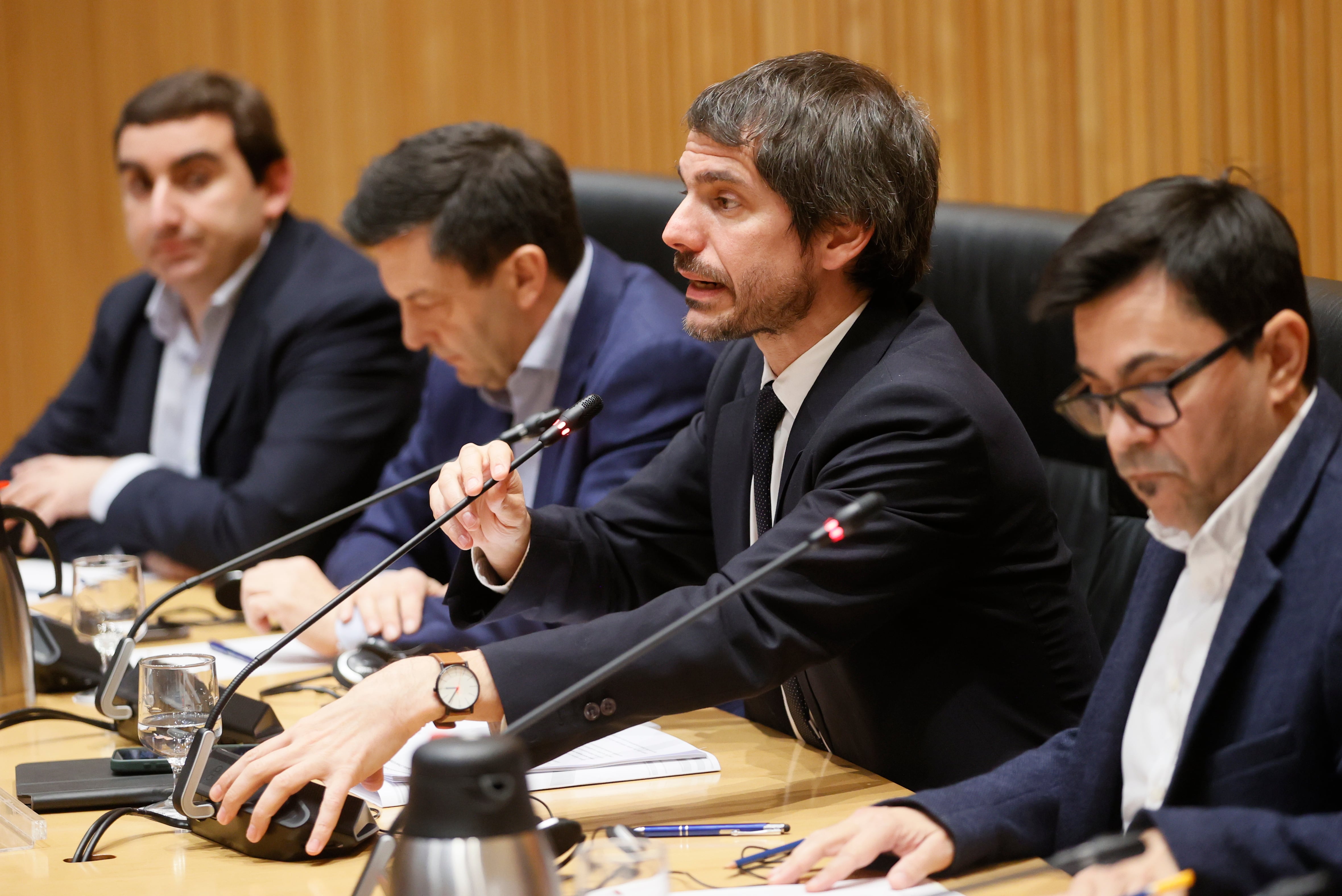 El ministro de Cultura, Ernest Urtasun, comparece a petición propia en la comisión correspondiente del Congreso de los Diputados para informar sobre las líneas generales de su departamento, este lunes en Madrid. EFE/ Mariscal