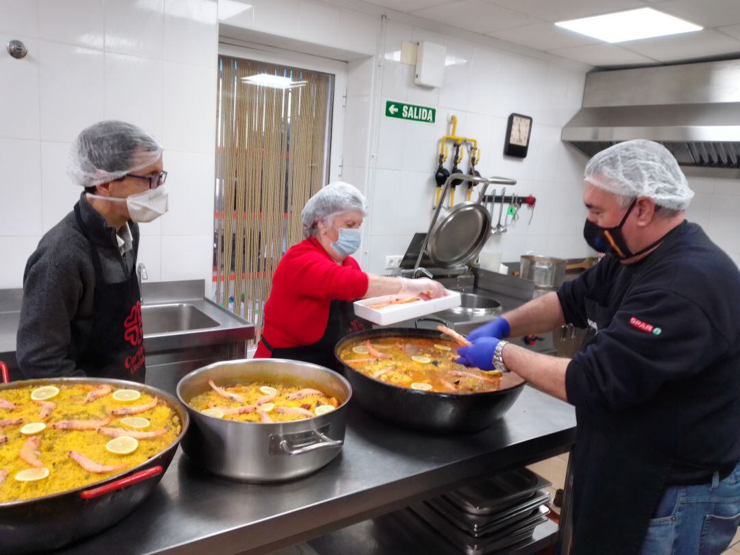 Voluntariado en la cocina del comedor social San Agustín de Linares.