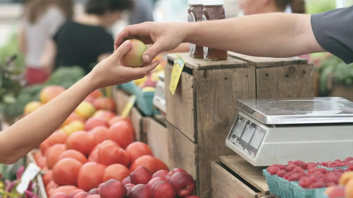 Hasta el domingo 22 de octubre, los vecinos pueden consumir en las más de 85 tiendas y restaurantes que participan en la campaña, destinada a promocionar la oferta de las tiendas tradicionales