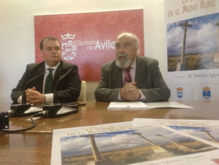 Eduardo Duque, diputado de Turismo, y Emilio Iglesias, expresidente de la Junta de Semana Santa de Ávila