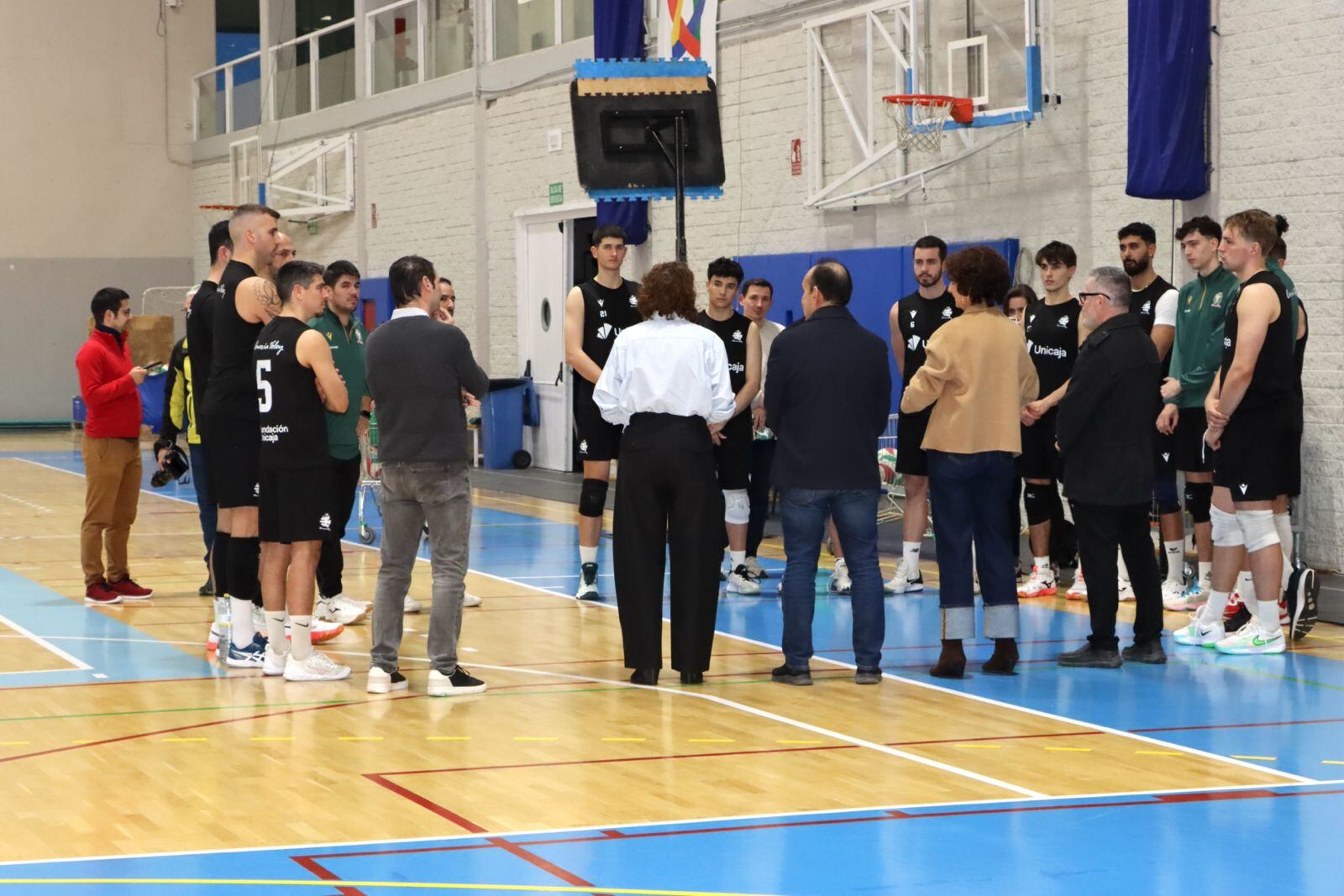 Unicaja Costa de Almería y Cáritas Diocesana de Almería harán más especial el clásico del voleibol español.