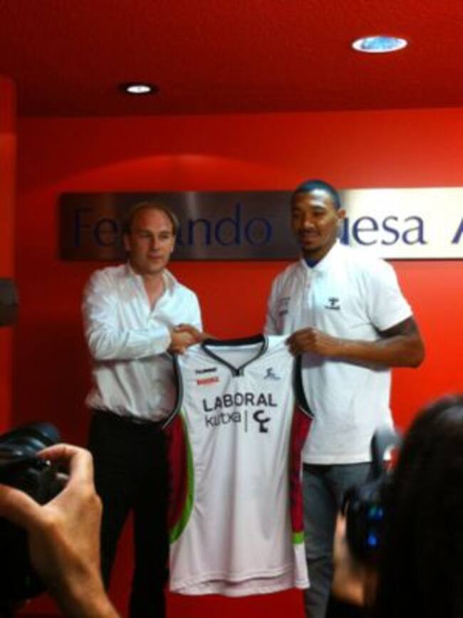 Johnson con Félix Fernández en el día de su presentación.