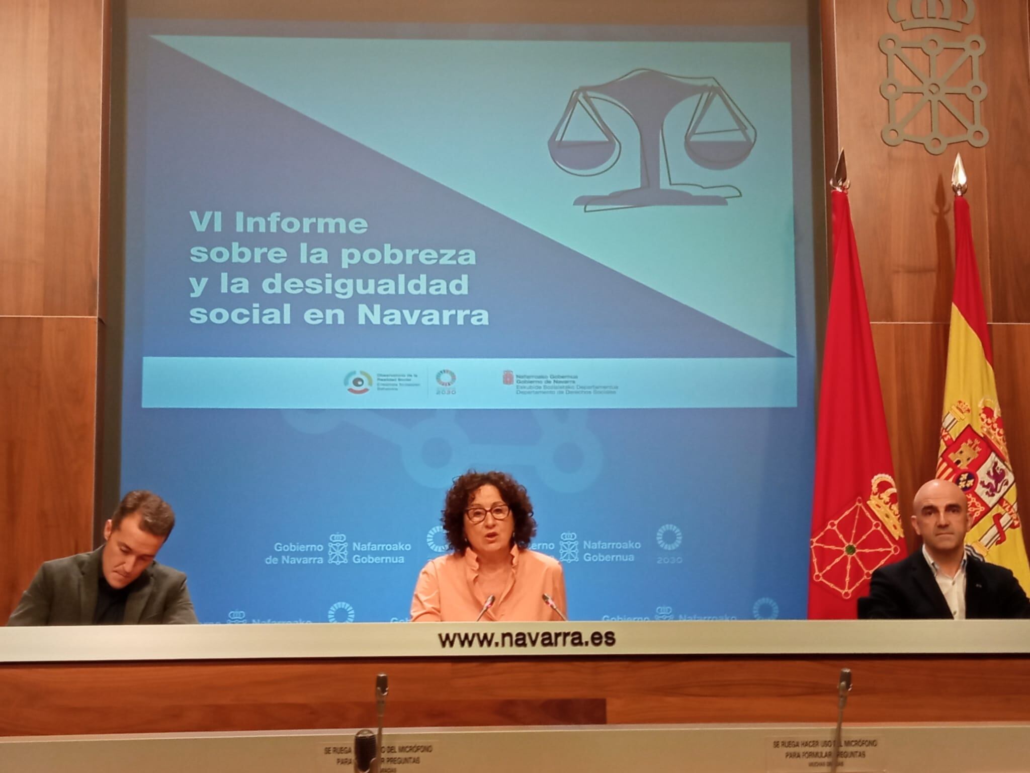 Mª Carmen Maeztu, consejera de Derechos Sociales, Luis Campos, director general del Observatorio de la Realidad Social, y Antidio Martínez de Lizarrondo, jefe de sección del Observatorio