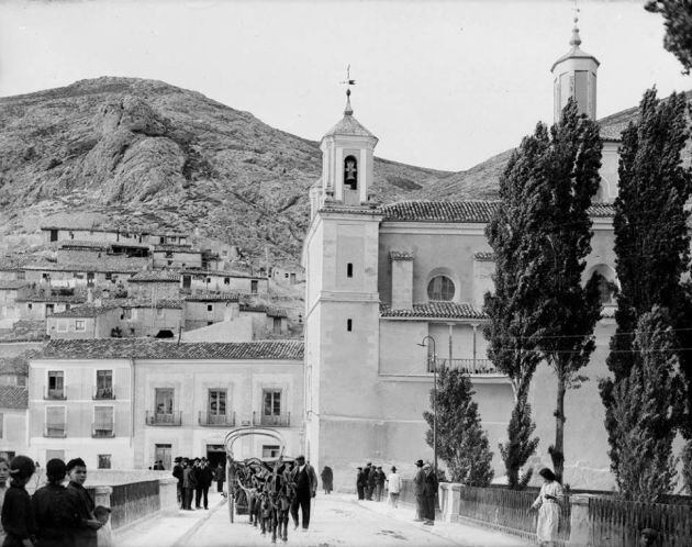 San Antón con carro de mula, sin la segunda planta del edificio.