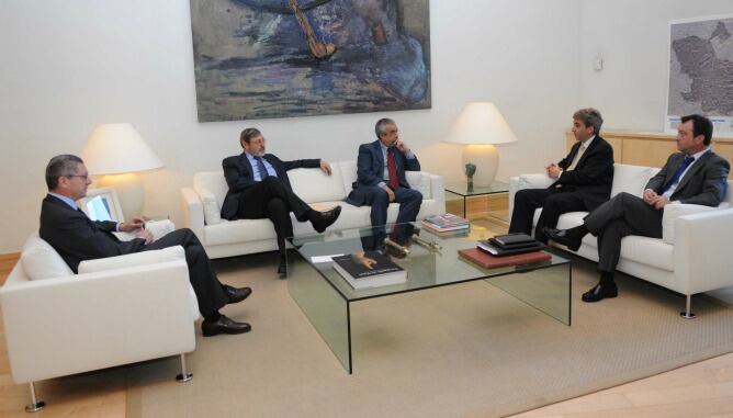 El alcalde en funciones ha reunido a los cabezas de lista de PSOE, IU y UPyD