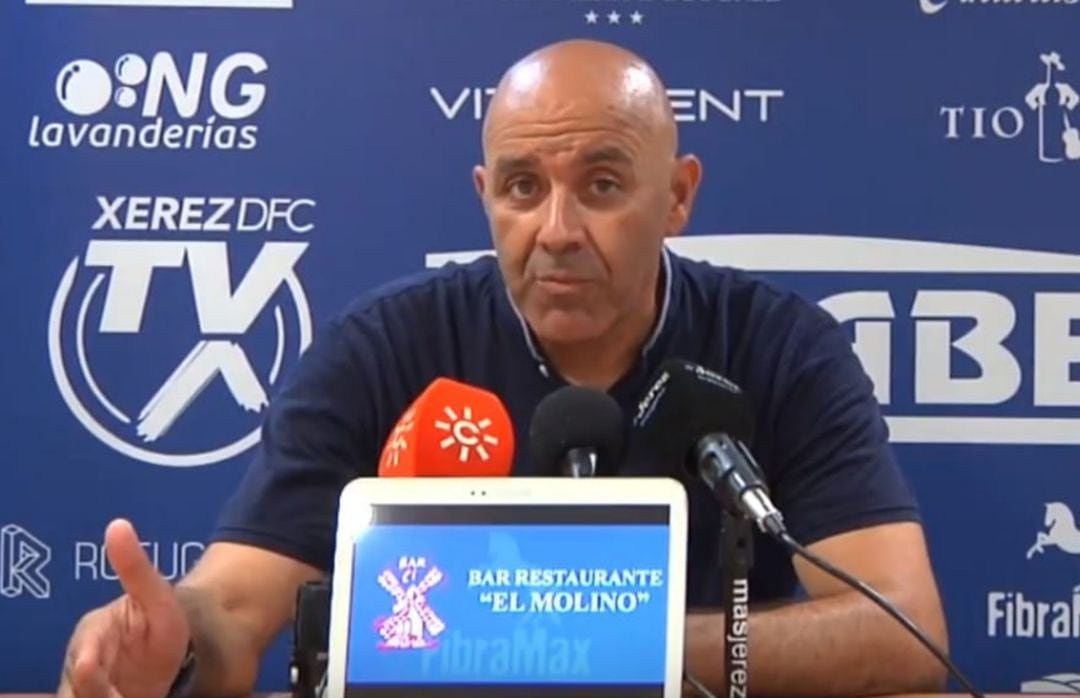 Paco Peña durante una rueda de prensa