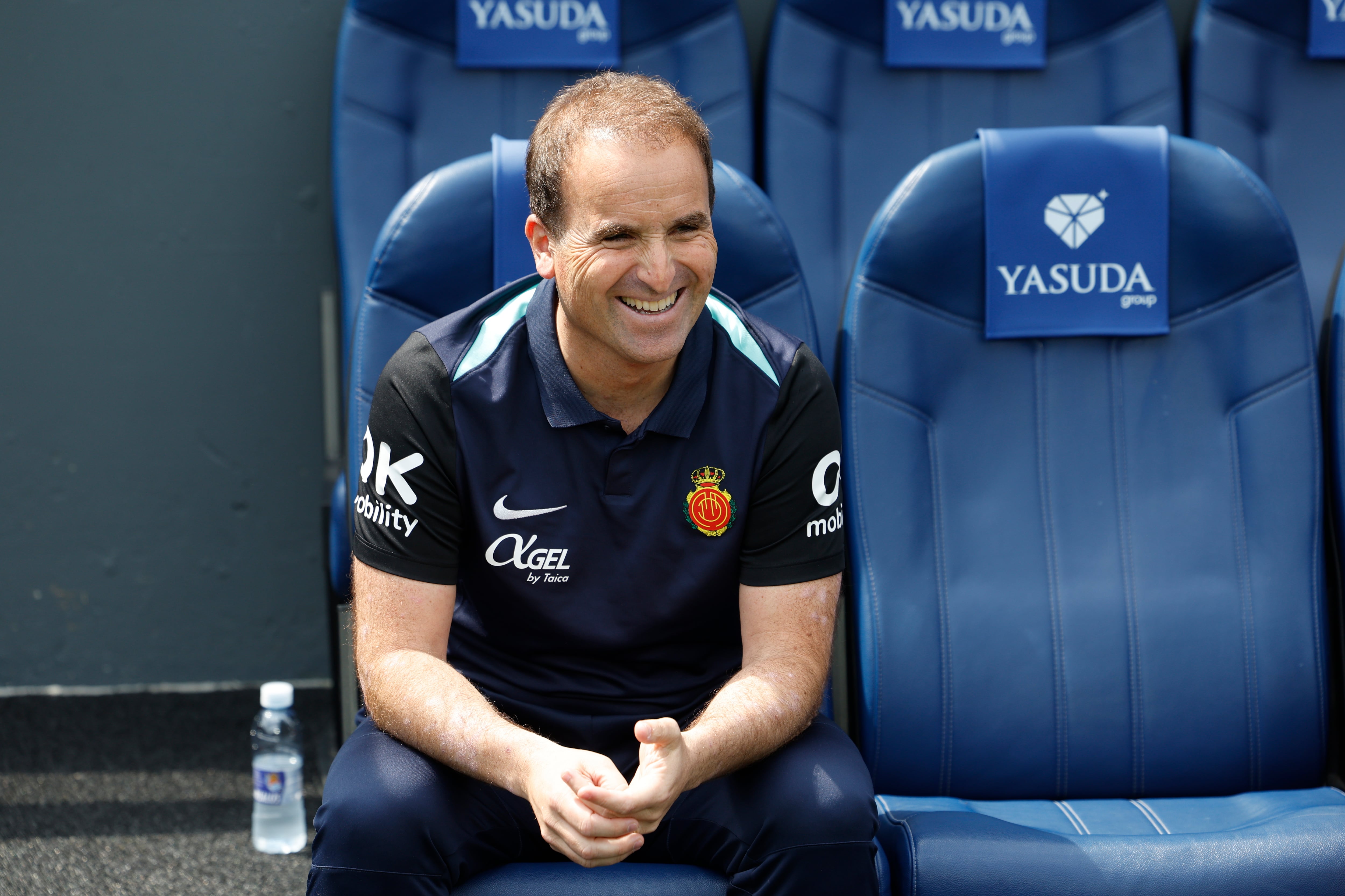 SAN SEBASTIÁN, 12/04/2025.- El entrenador Mallorca Jagoba Arrasate antes del comienzo del partido de LaLiga entre Real Sociedad y Mallorca celebrado, este sábado, en el Anoeta, en San Sebastián. EFE/ Javier Etxezarreta