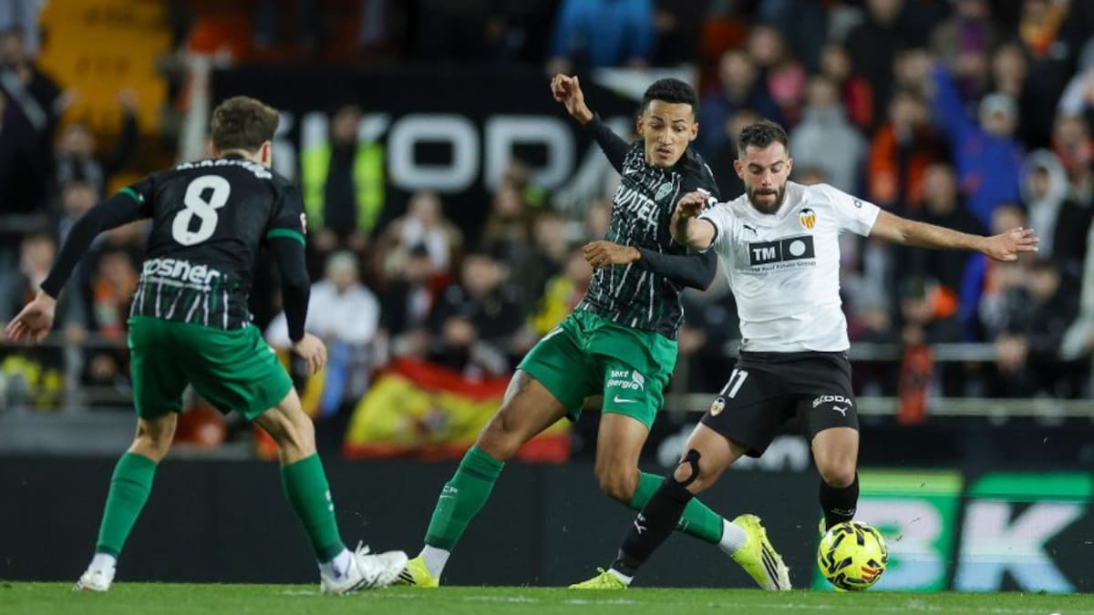 El Elche CF empata a uno en Valencia y acaba la primera vuelta con 23 puntos