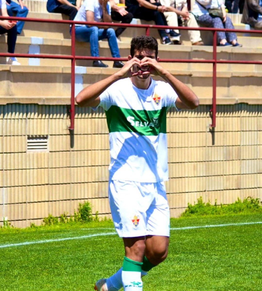 Nacho Ramón celebra uno de sus tres goles al Paiporta