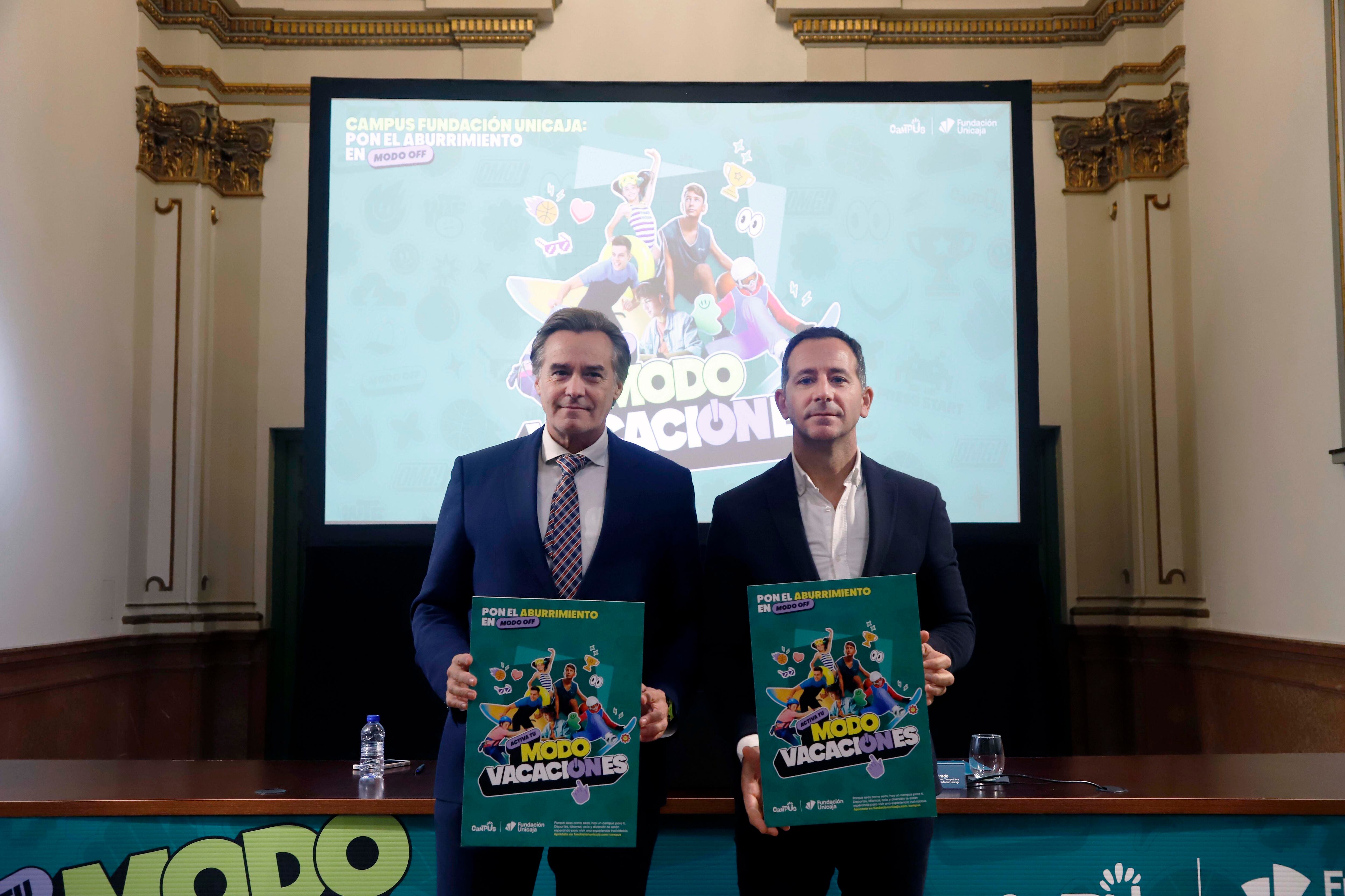El director de Actividades Sociales de la Fundación Unicaja, Gerardo Lerones, y el responsable de Deportes, Tiempo Libre, Medio Ambiente y Voluntariado, Manuel Dorado, en la presentación de la nueva temporada de los Campus