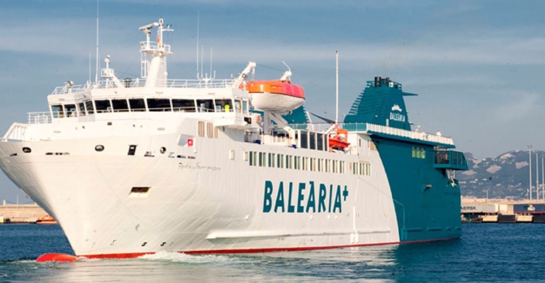 Un barco de Baleària.